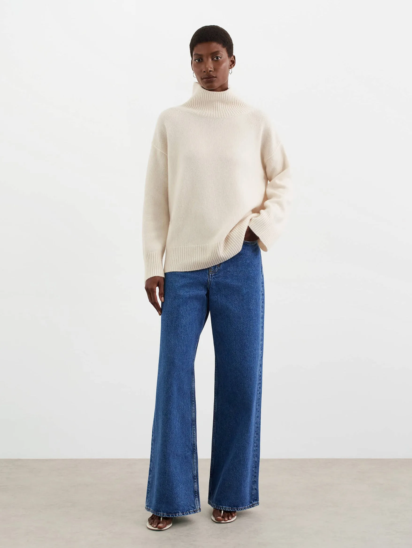 Boyfriend Cashmere Turtleneck in Feather White