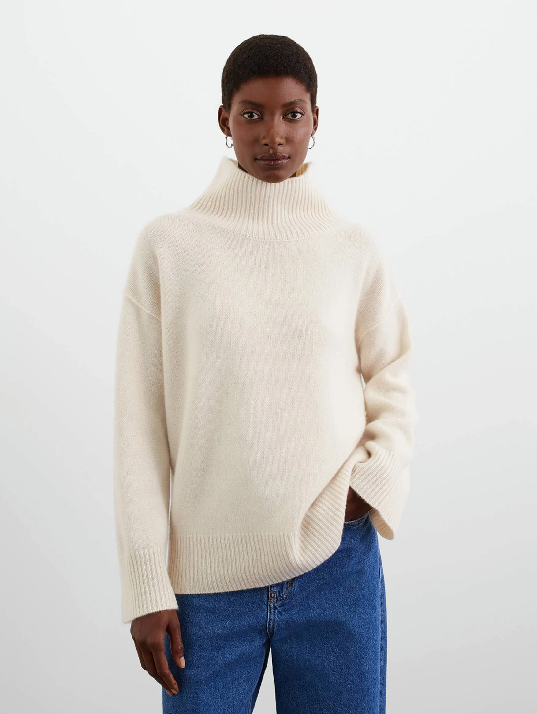 Boyfriend Cashmere Turtleneck in Feather White