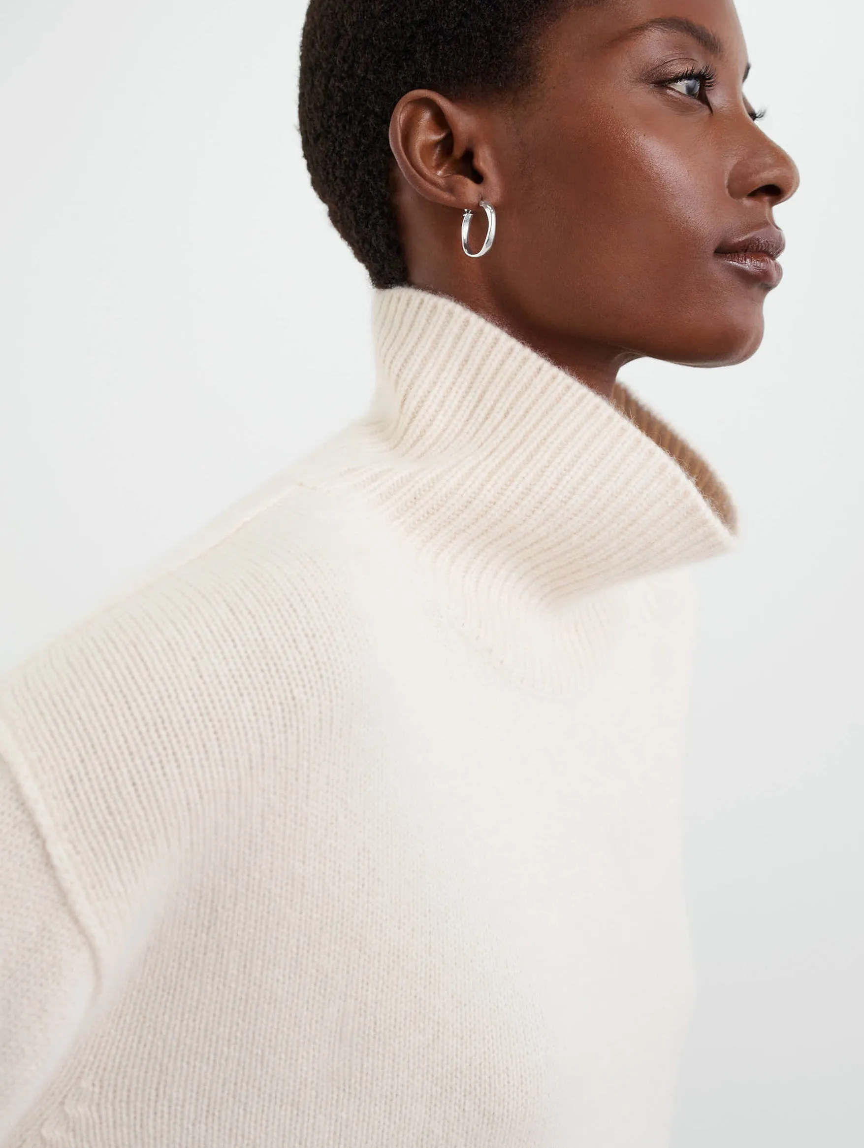 Boyfriend Cashmere Turtleneck in Feather White