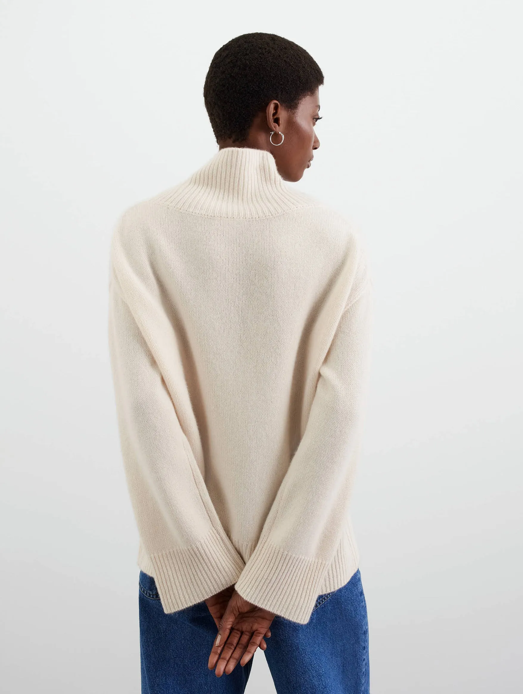 Boyfriend Cashmere Turtleneck in Feather White