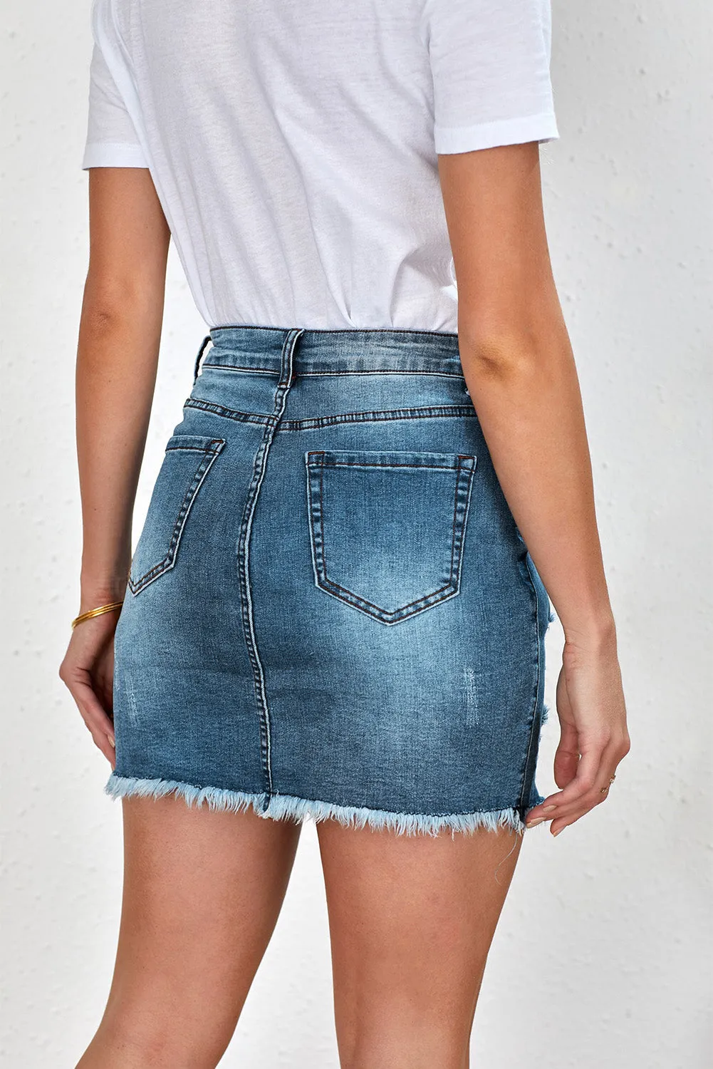 Distressed-Jeans-Minirock mit offenem Saum