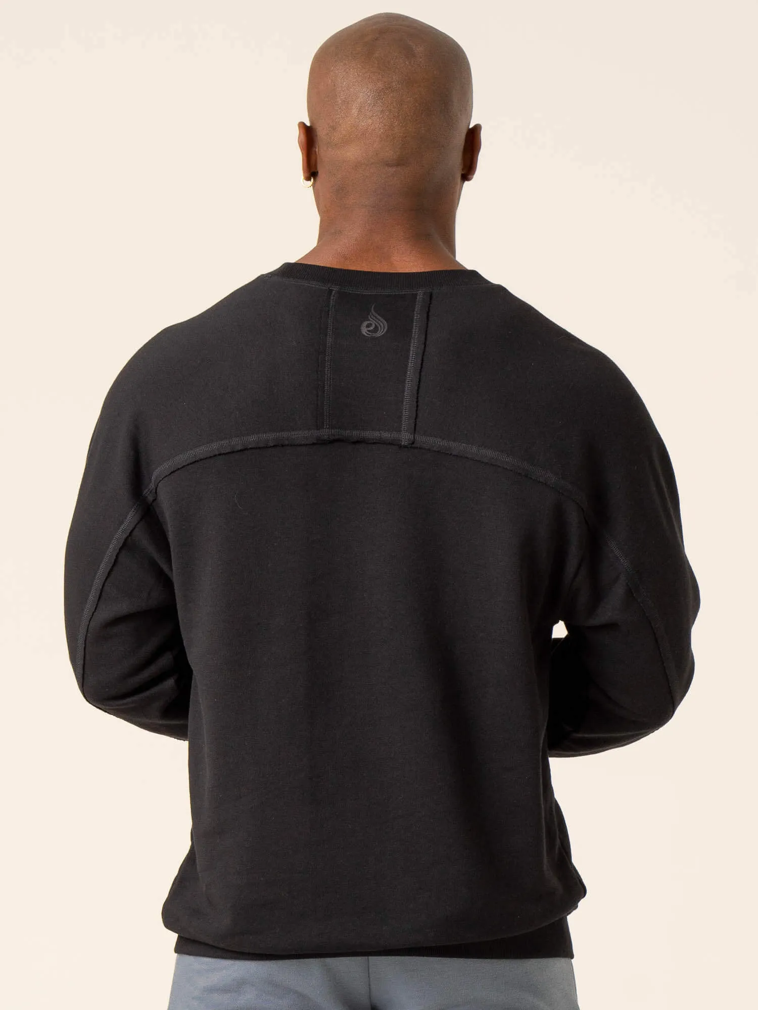 Dynamic Pullover Jumper - Black