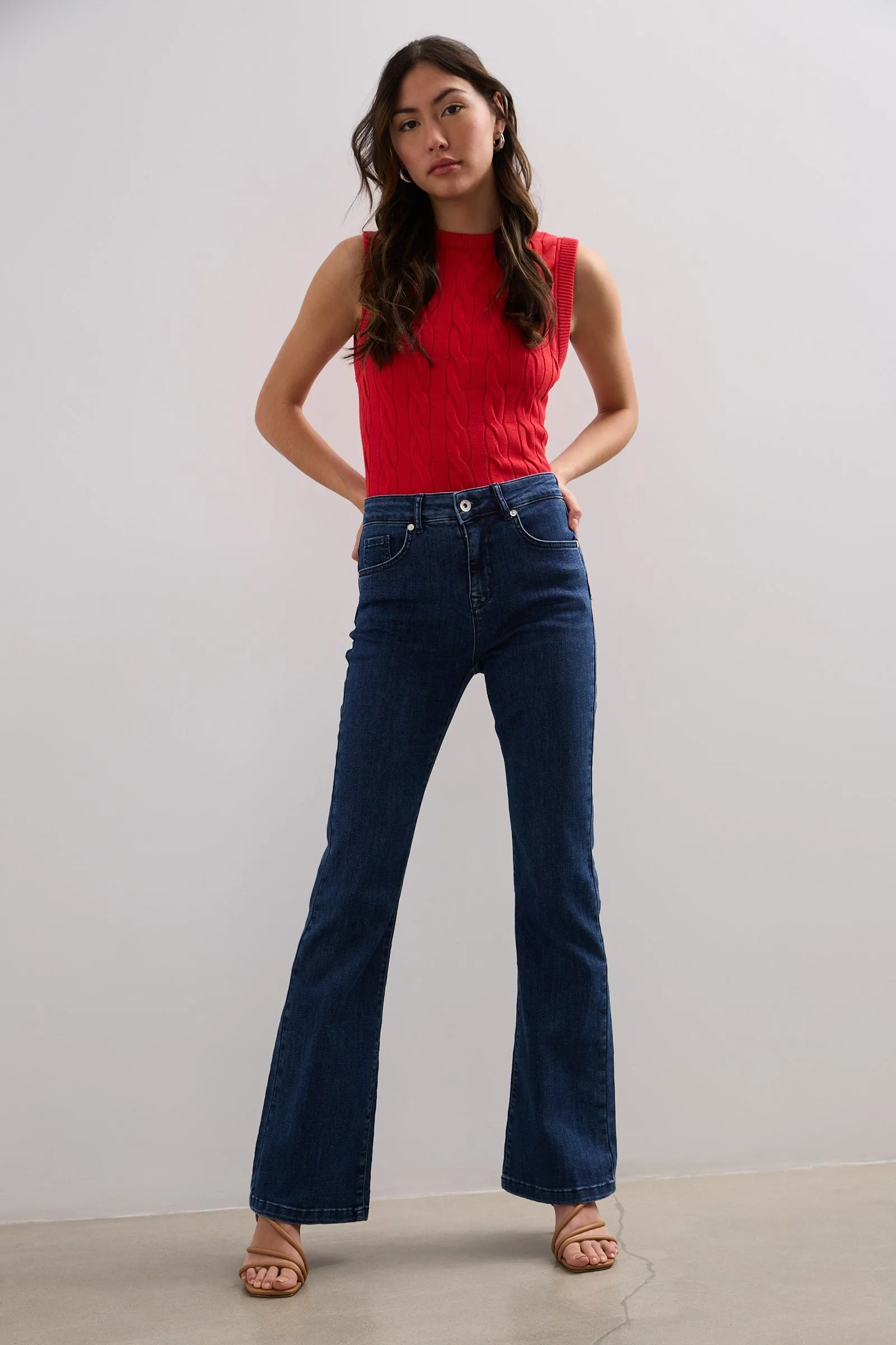 Chic High-Waisted Sculpting Push-Up Jeans