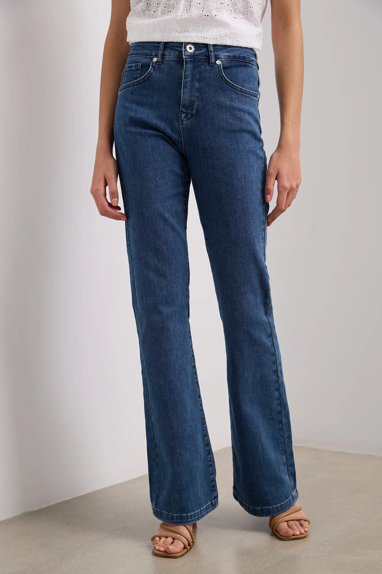 Chic High-Waisted Sculpting Push-Up Jeans