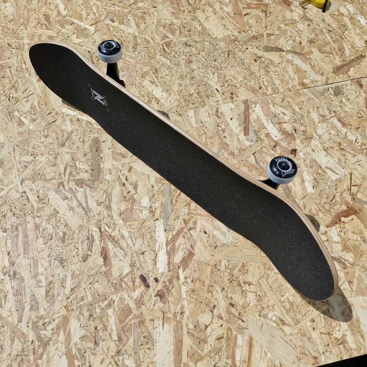 Nomad Skateboards Splash Black 8.25 Complete