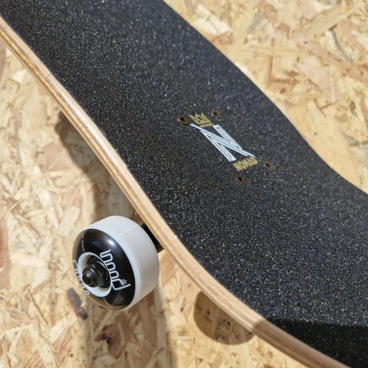 Nomad Skateboards Splash Black 8.25 Complete