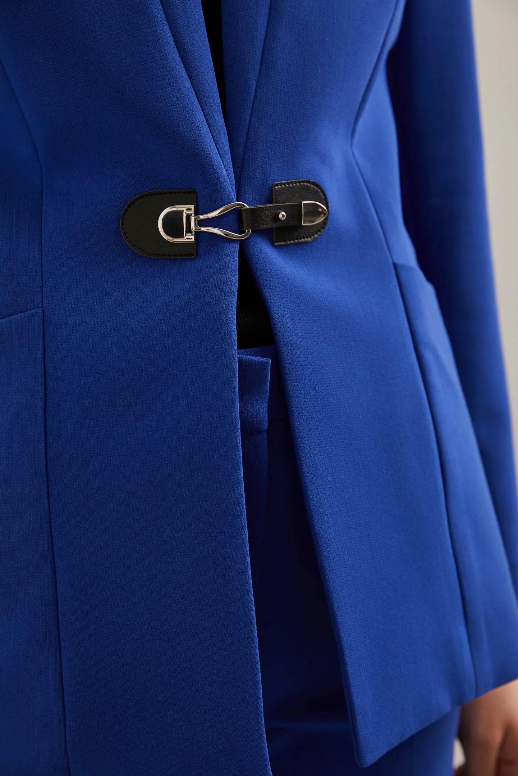 Notch collar fitted jacket