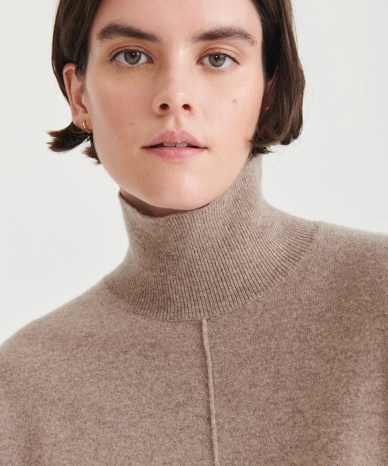 Travel Signature Cashmere Turtleneck