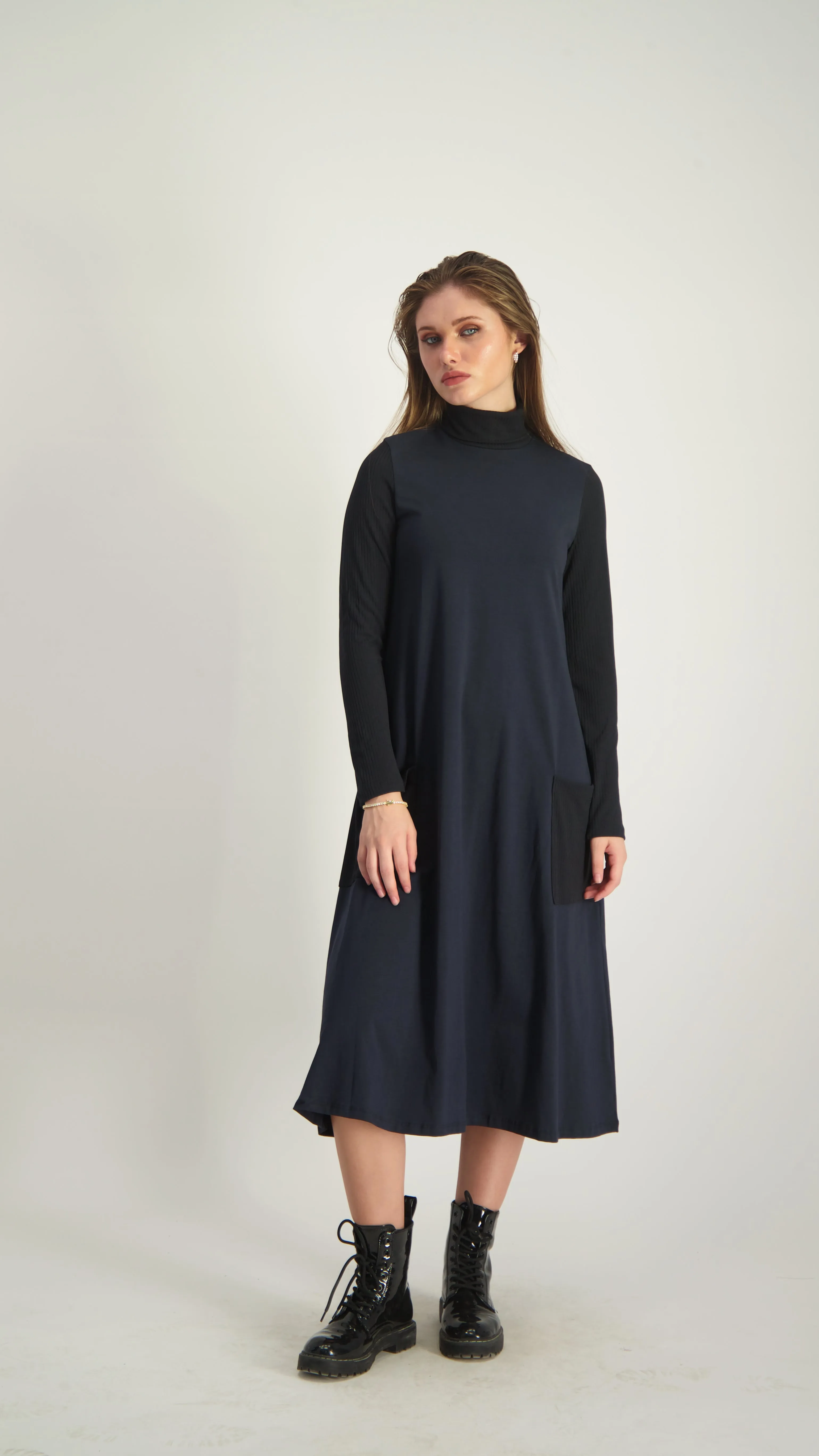 Turtleneck Pocket Dress / Navy